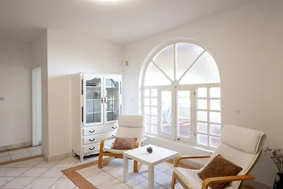 House Rose with Garden and Pool - Three Bedro...