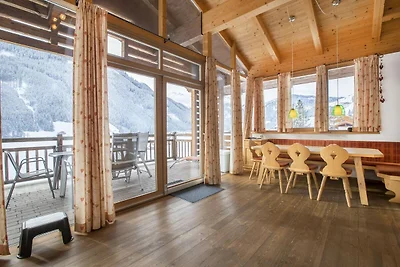 Deluxe chalet with pool in Königsleiten
