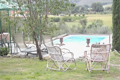 Spaziosa villa per vacanze con piscina