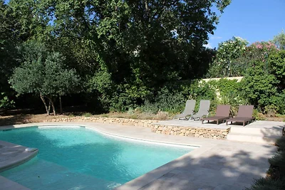 Bella casa con grande giardino