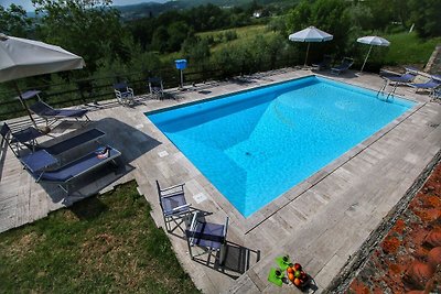 Historic farmhouse with swimming pool, in Mic...