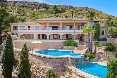 Villa mit 5 Schlafzimmern, Puerto Pollença