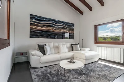 Modernes Herrenhaus mit privatem Pool in Muro
