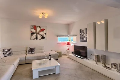 Three Bedroom Apartment with Sea View and Poo...