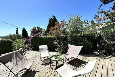 Villa auf dem Hügel Costebelle in der Nähe de...