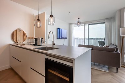 Ruim modern appartement met uitzicht op water