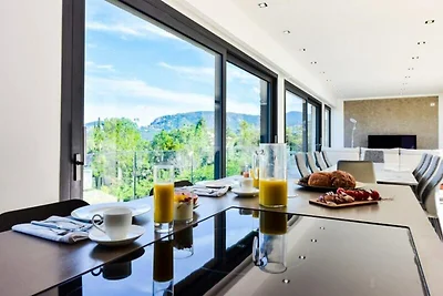 Villa in Mandelieu met verwarmd zwembad