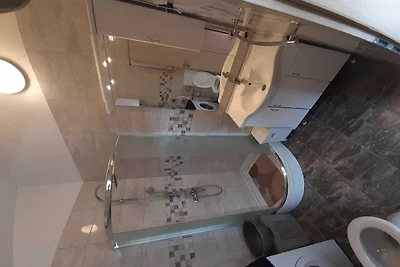 Cozy Apartments with Private Balcony Vinisce ...