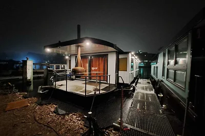 Schwimmendes Ferienhaus in Berlin