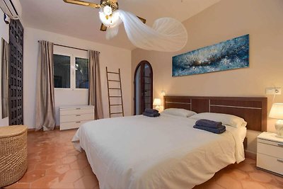 Schöne Villa mit viel Privatsphäre und privat...