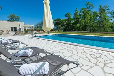 Villa in Labin mit Schwimmbecken