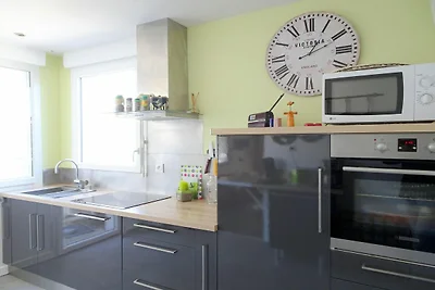 Steinhaus in Bricqueville nahe Sandstrand