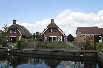 Villa mit großem Garten in einem Ferienpark
