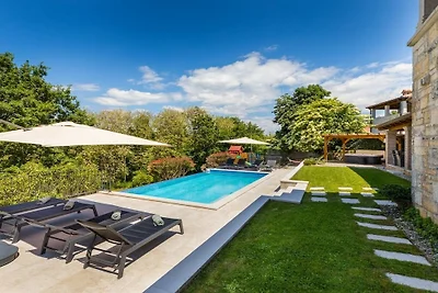 Villa in Tinjan mit Schwimmbecken