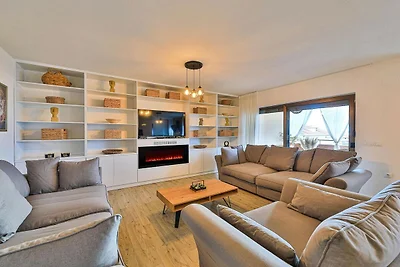 Five bedroom Villa