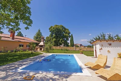Ferienhaus in Kršan mit Schwimmbecken