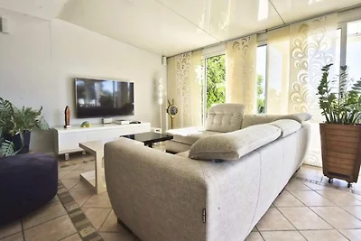 Villa in Antibes mit Pool und Meerblick