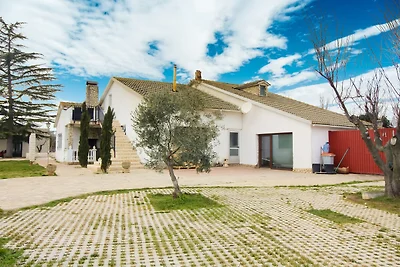 Villa in Villamuriel mit Pool und Grill