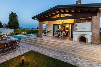 Luxuriöse Strandvilla gegenüber dem Strand...