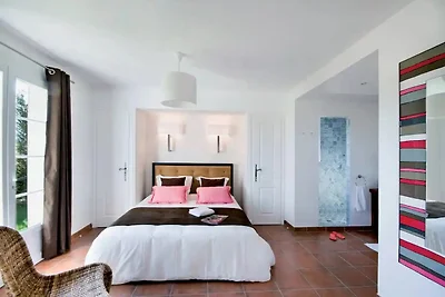 Geräumige Villa in Cavalaire-sur-Mer für 8...
