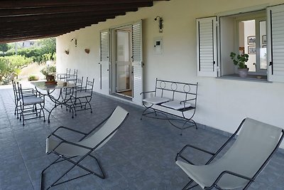 Modernes Ferienhaus in Patti mit Pool