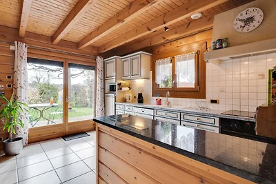 Spazioso chalet con piscina ad Abbevillers