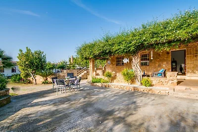 Geräumiges Landhaus mit Garten