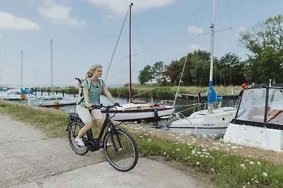 Haus mit nordischer Holzterrasse