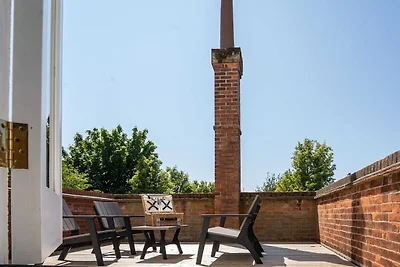 Appartamento con lussureggiante terrazza sul...
