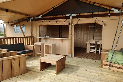 Glamping-Zelt mit Klimaanlage und Blick auf d...