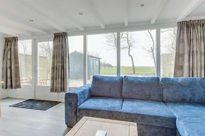 Moderner komfortabler Bungalow in Strandnähe