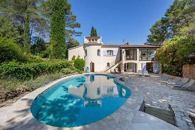 Schöne Villa in Lorgues mit Pool