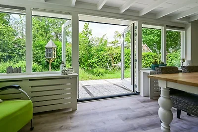 Vakantiehuis in Reutum met Vijver en Paden