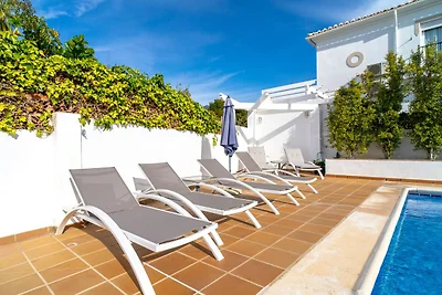 Luxusvilla mit Whirlpool und Meerblick