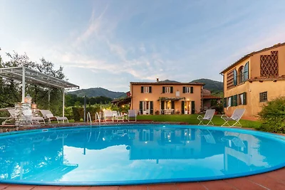 Villa in Toscana con piscina a sfioro