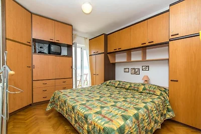 Three bedroom Apartment with terrace and sea...