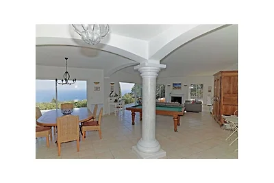 Villa in Les Issambres mit Schwimmbecken