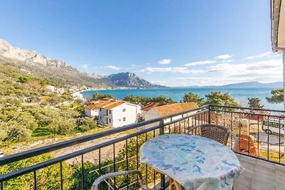 One bedroom apartment with sea view 1