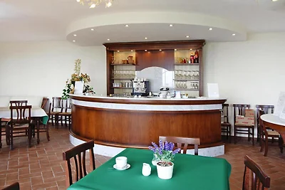 Landgut in Monte Serra mit Pool & Olivenblick