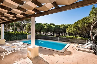 Grande villa con piscina privata a pochi pass...