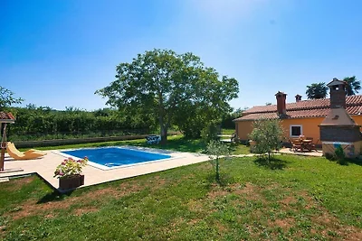 Ferienhaus in Kršan mit Schwimmbecken