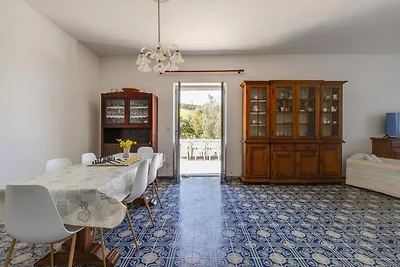 Villa mit Terrasse und Klimaanlage und...