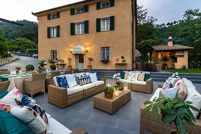 Großzügige Villa in Camaiore mit Terrasse