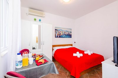 Miracle Apartments - Studio Apartment with Te...