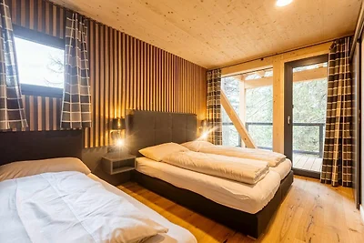 Lavish chalet with hot tub