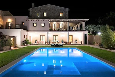 Luxuriöse Villa mit privatem Pool