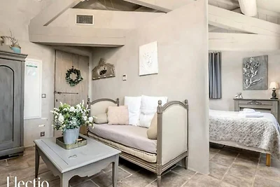 Apartment in Oppède mit beheiztem Pool