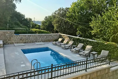 Bellissima villa con piscina e vista mare