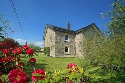 Schmuckes Ferienhaus mit Sauna in Vielsalm