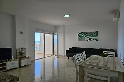 Apartament w Sarandzie z Widokiem na Morze